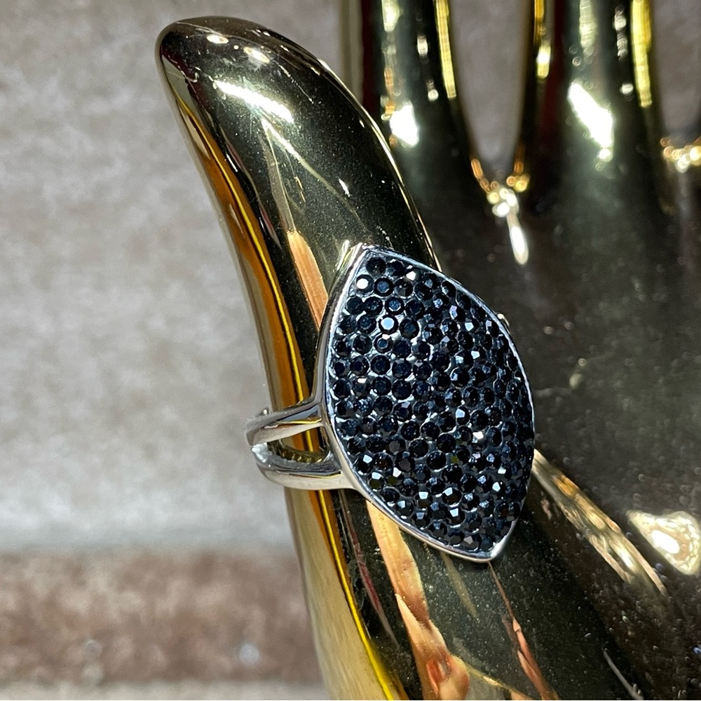 Black crystal ring